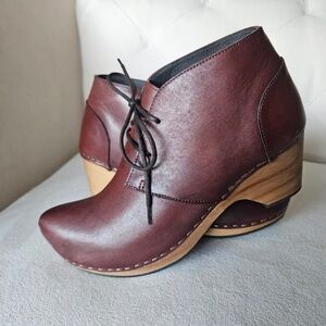 Lisa b. bootie clogs in "Acorn" (Size 40 EU/9 US)